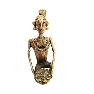 Bastar Handcrafted Female Metal Tribe Holding a Meal Plate