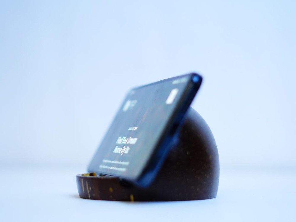 coconut shell Mobile Stand - 0