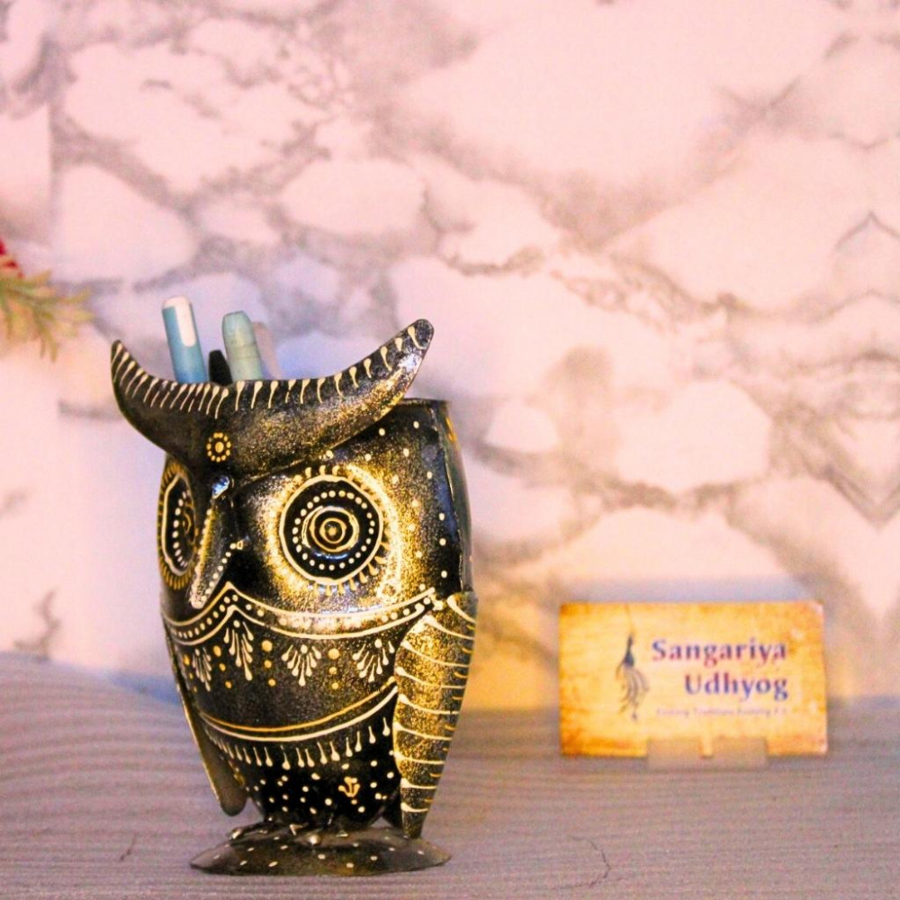 Iron Painted Owl Pen Stand - 1