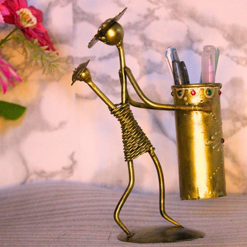 Iron Painted Wire Lady Pen Stand - 1