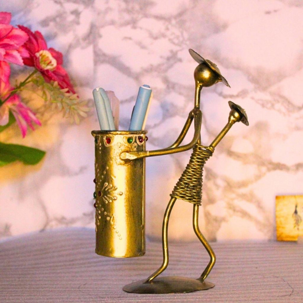 Iron Painted Wire Lady Pen Stand - 2