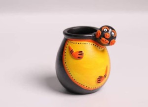 Handmade Eco-friendly Beautiful Black Pottery of Nizamabad Monkey Shape Pen Stand
